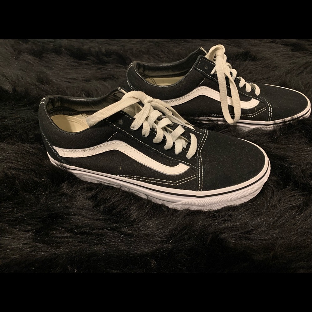 New black and white old school Vans